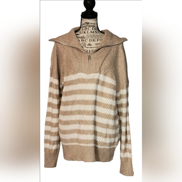 unknown Sweaters - Women's 1/4 zip pullover tan and white